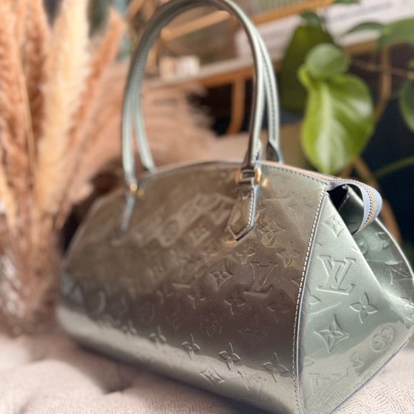 Louis Vuitton Sherwood GM in Gorgeous Givre Vernis - Picture 3 of 17